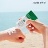 Truecica Mineral Calming Tone Up Suncream SPF50 de SOME BY MI - Imagen 2